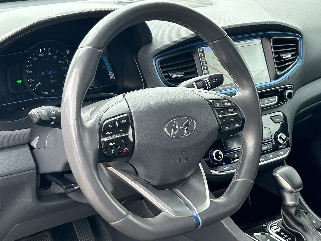 Used 2018 Phantom Black Hyundai SE image 21