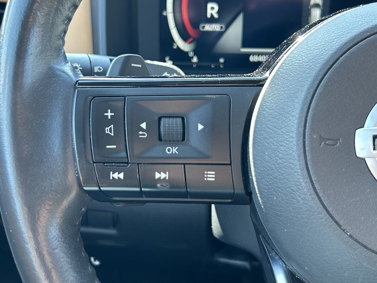 Used 2021 Gray Nissan Platinum image 29