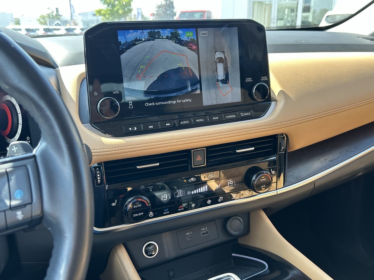 Used 2021 Gray Nissan Platinum image 28