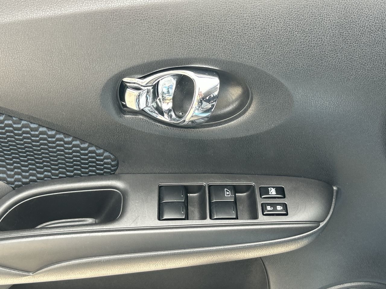 Used 2015 Blue Nissan SL image 21