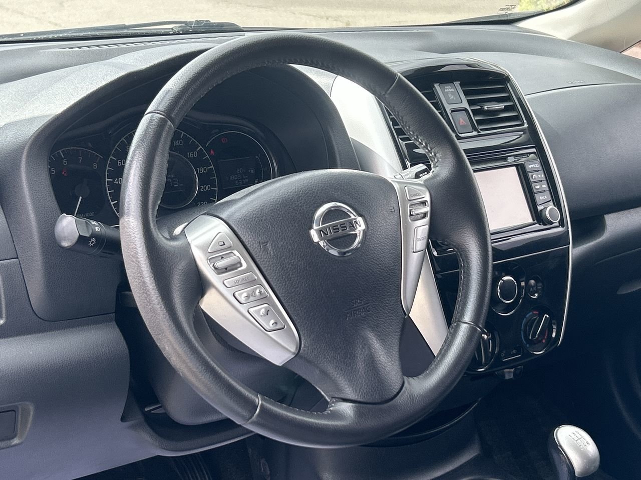 Used 2015 Blue Nissan SL image 22