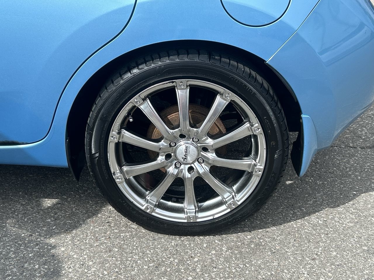 Used 2015 Blue Nissan SL image 18