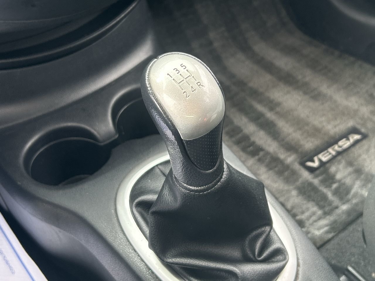 Used 2015 Blue Nissan SL image 26