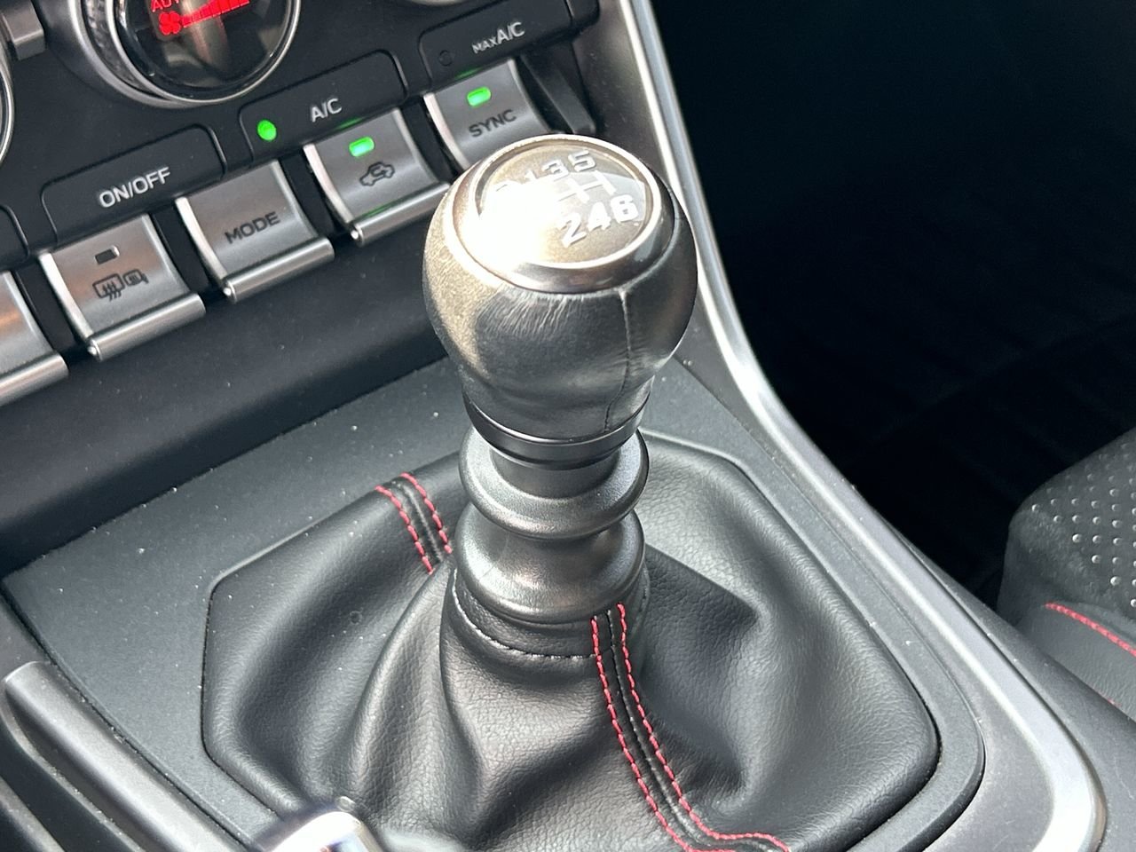 Used 2022 black Subaru Sport-tech image 25