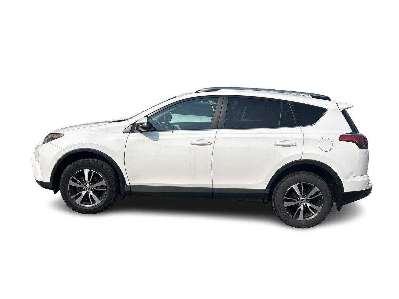 Used 2018 white Toyota LE image 5
