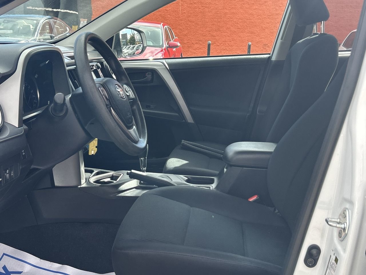 Used 2018 white Toyota LE image 19