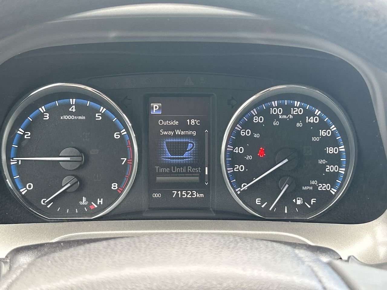 Used 2018 white Toyota LE image 23