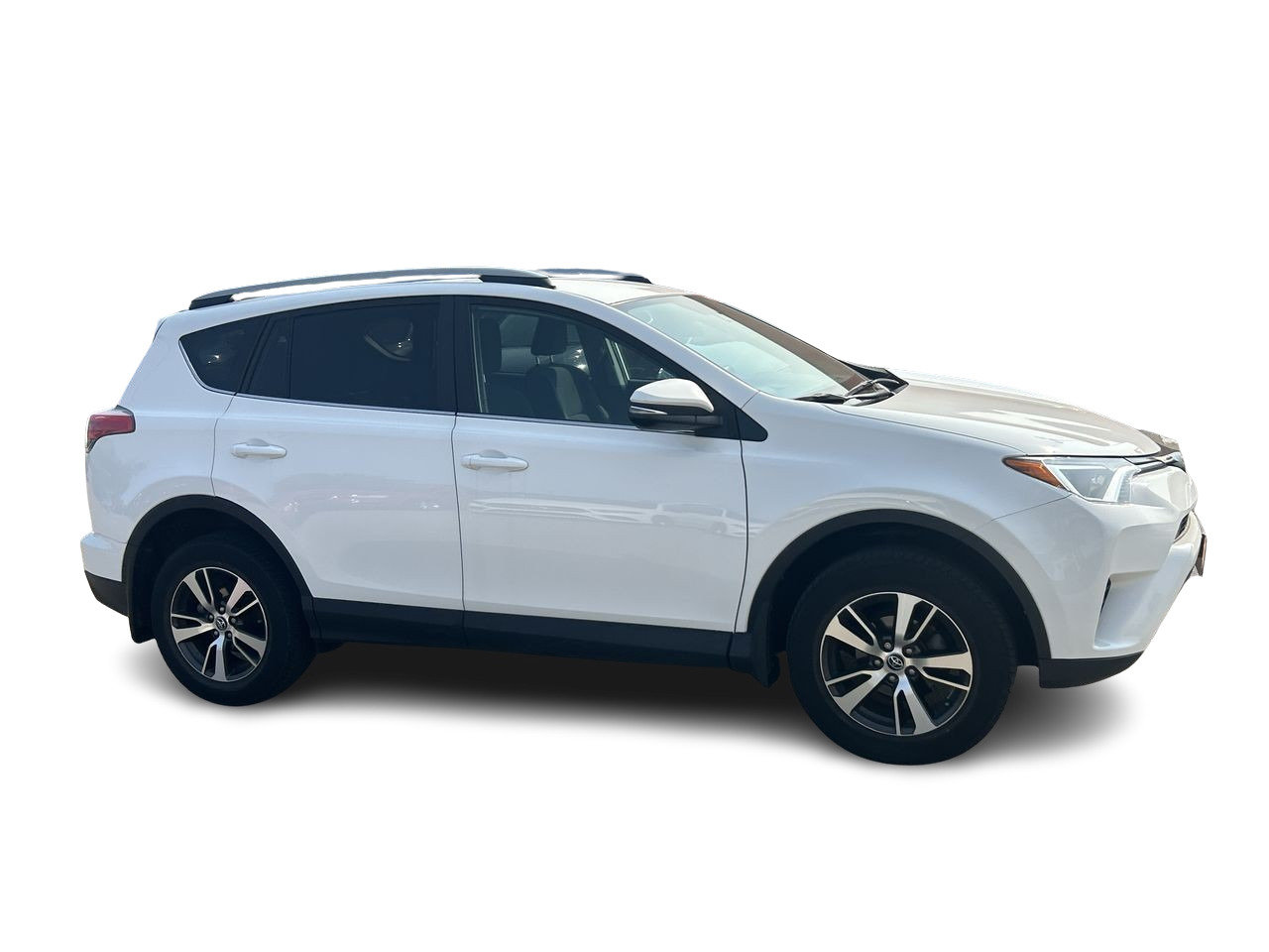 Used 2018 white Toyota LE image 13