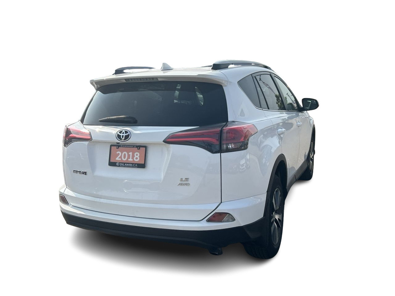 Used 2018 white Toyota LE image 9