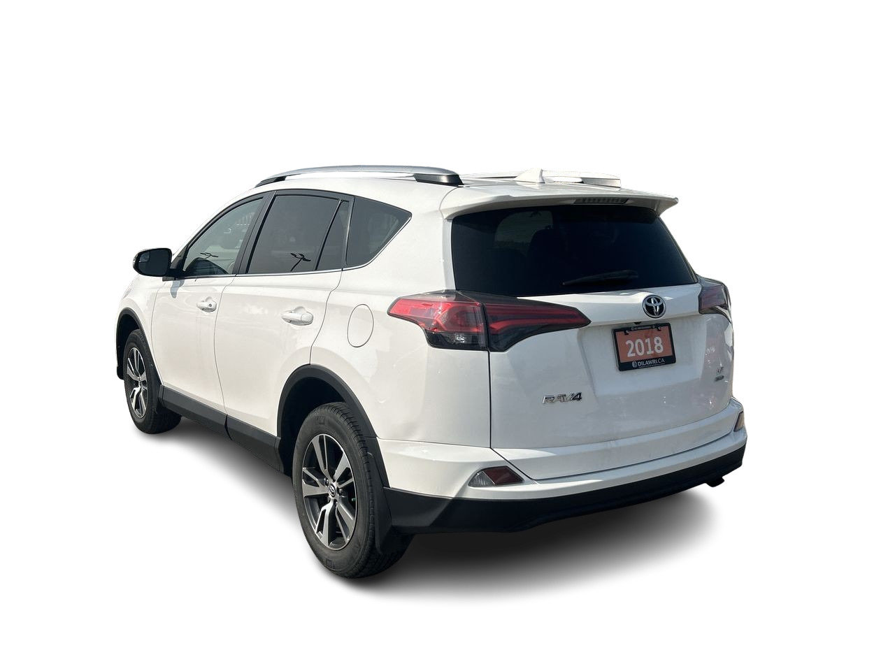 Used 2018 white Toyota LE image 7
