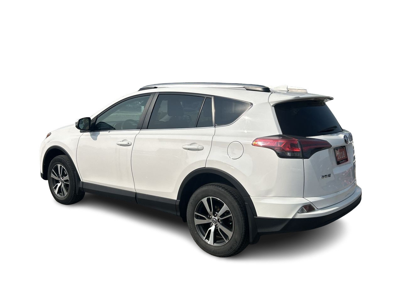 Used 2018 white Toyota LE image 6
