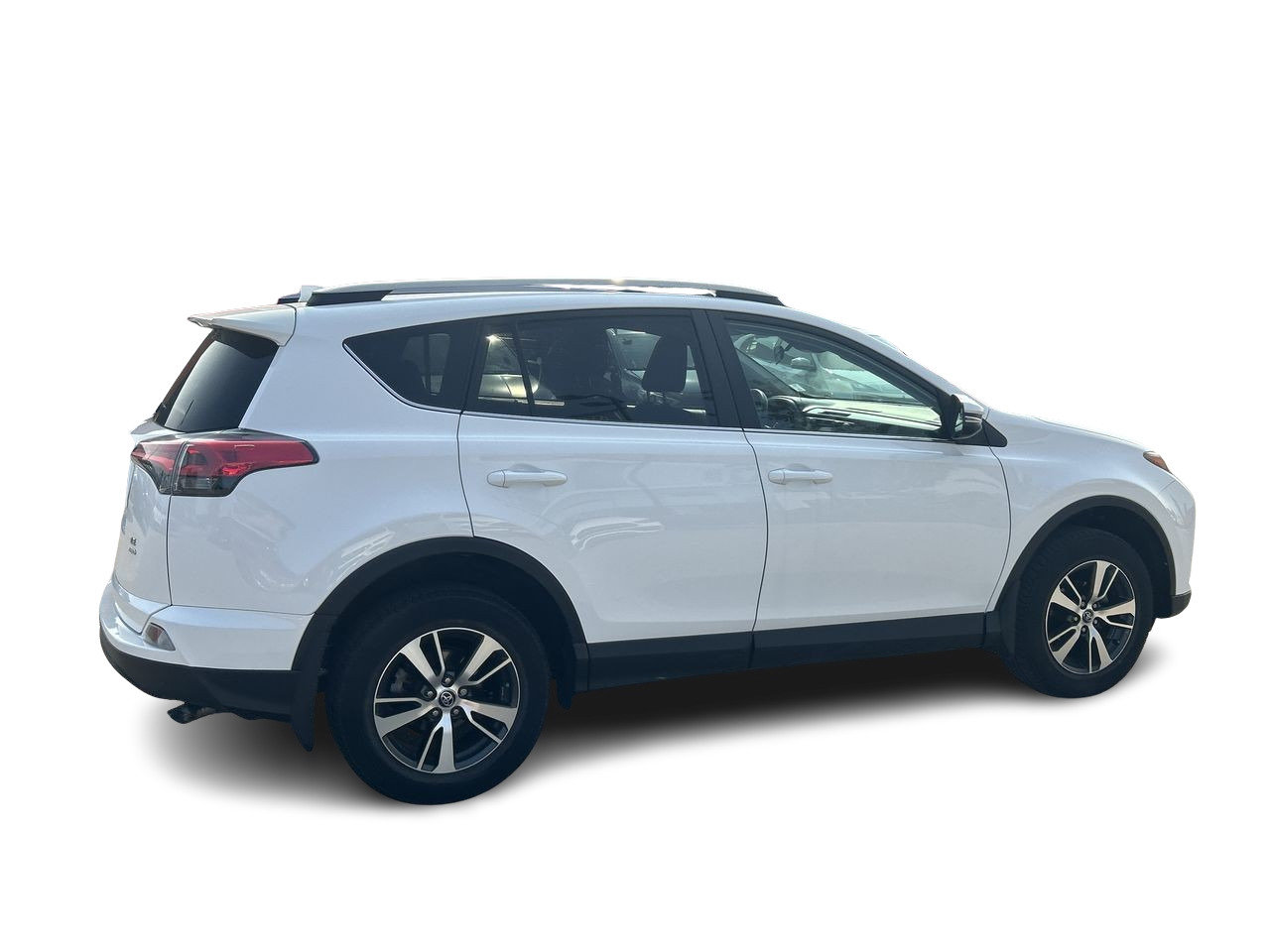 Used 2018 white Toyota LE image 11