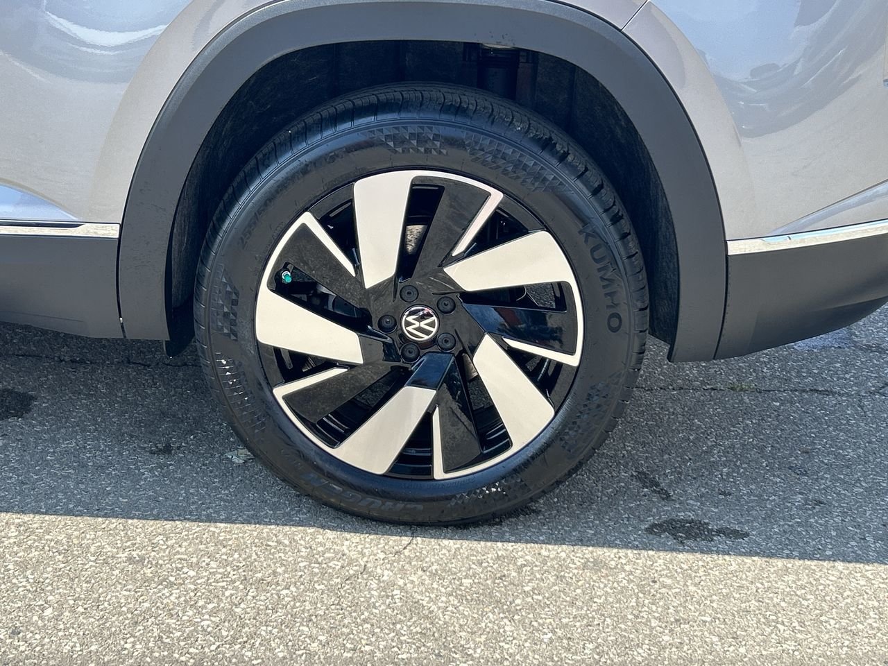 New 2024 Silverbird Metallic Volkswagen Highline image 18