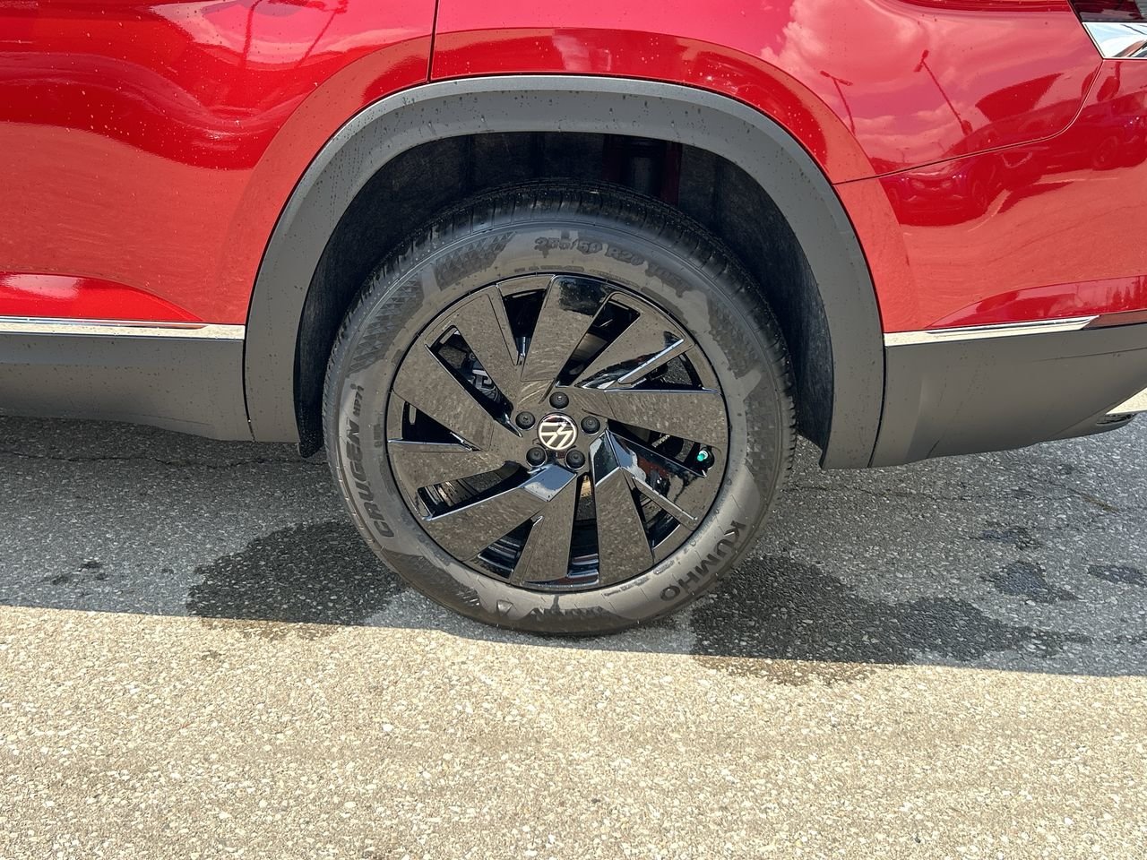 New 2024 Aurora Red Chroma Volkswagen Highline image 18