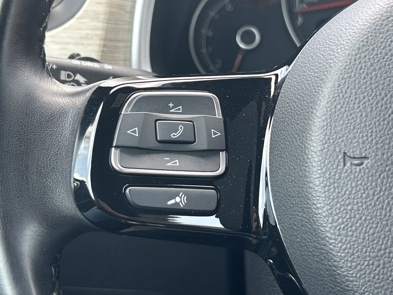 Certified Used 2018  Volkswagen Coast image 25