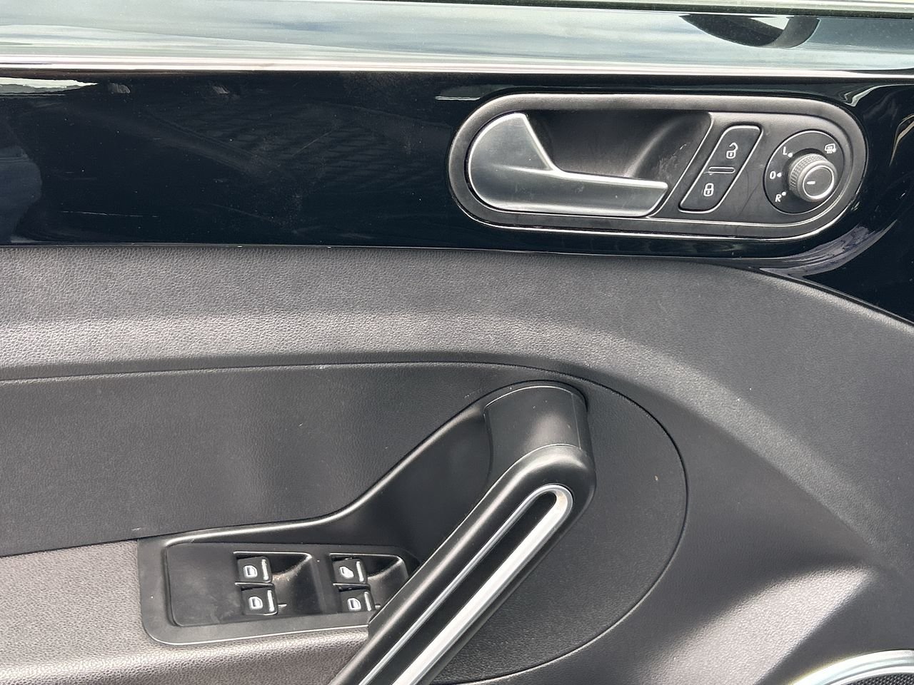 Certified Used 2019  Volkswagen Wolfsburg Edition image 21