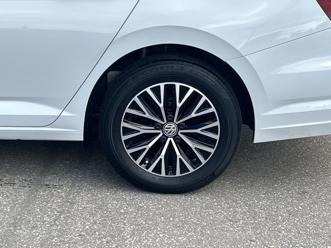 Certified Used 2019 Pure White Volkswagen Highline image 18