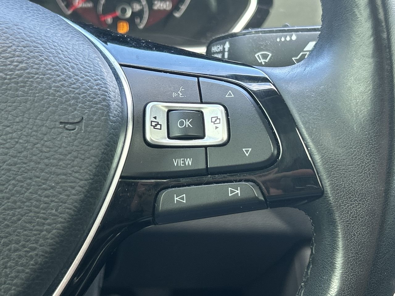 Certified Used 2019 Pure White Volkswagen Highline image 22