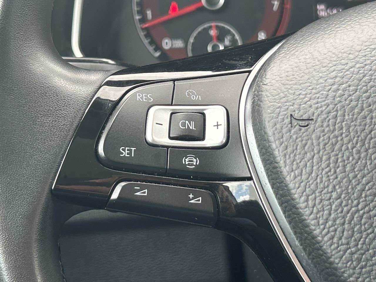Certified Used 2020 Pure White Volkswagen Highline image 21
