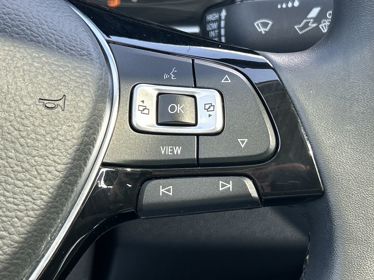 Certified Used 2020 Platinum Grey Met Volkswagen Highline image 22
