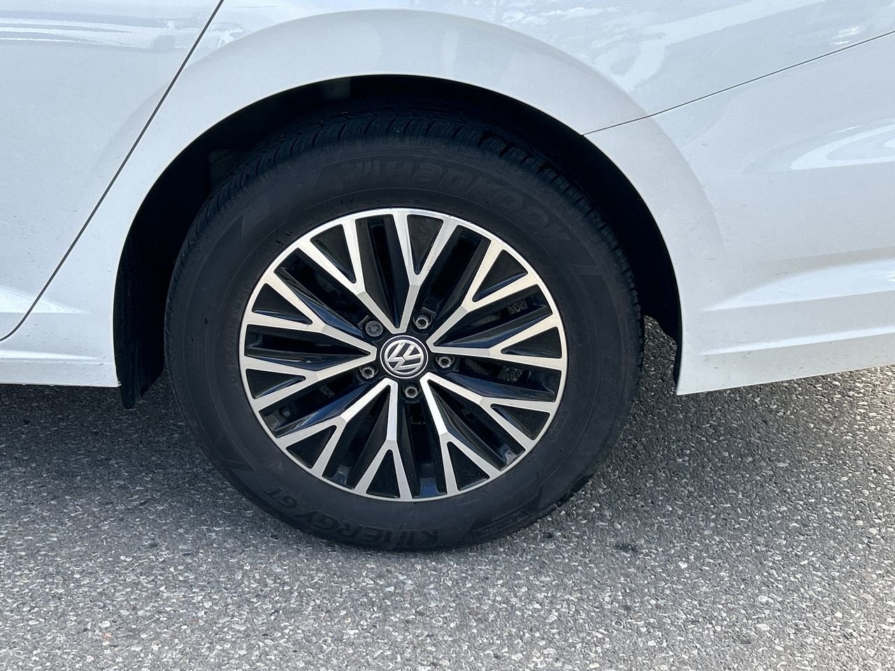 Certified Used 2020 Pure White Volkswagen Comfortline image 18