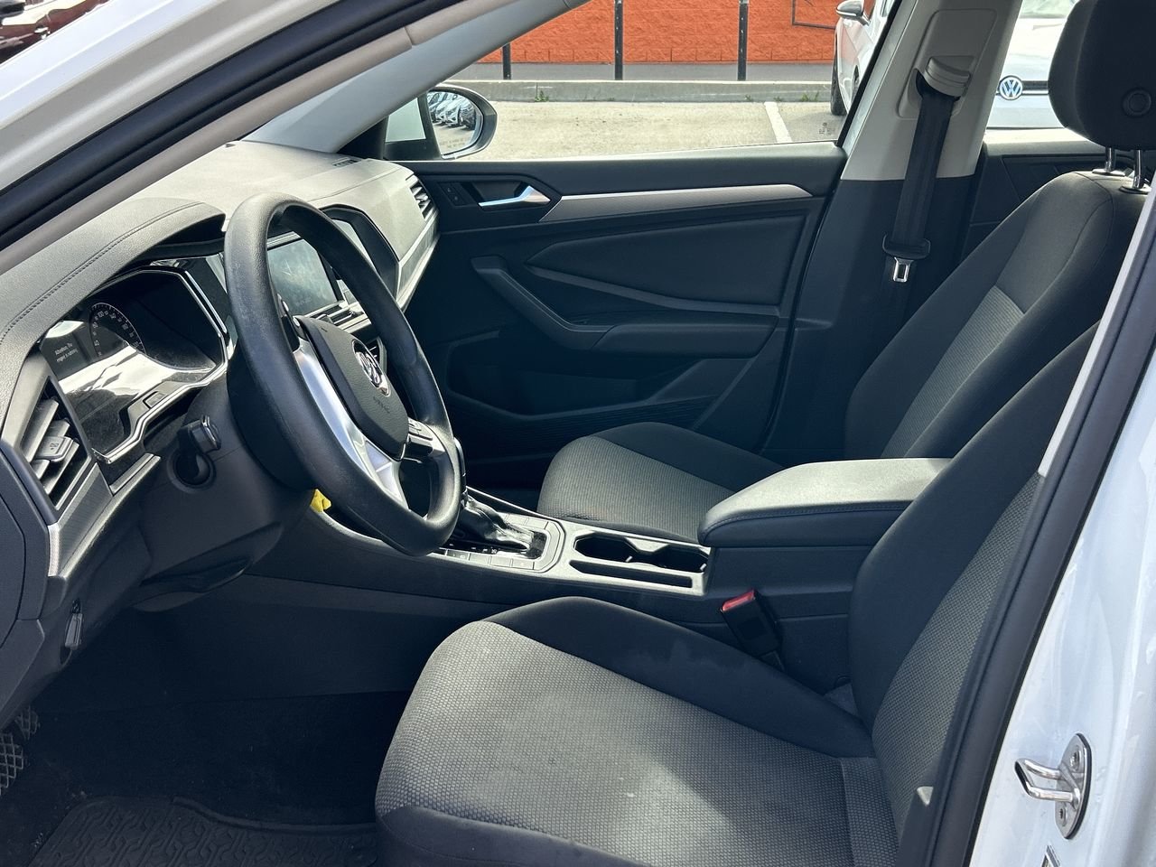 Certified Used 2020 Pure White Volkswagen Comfortline image 19