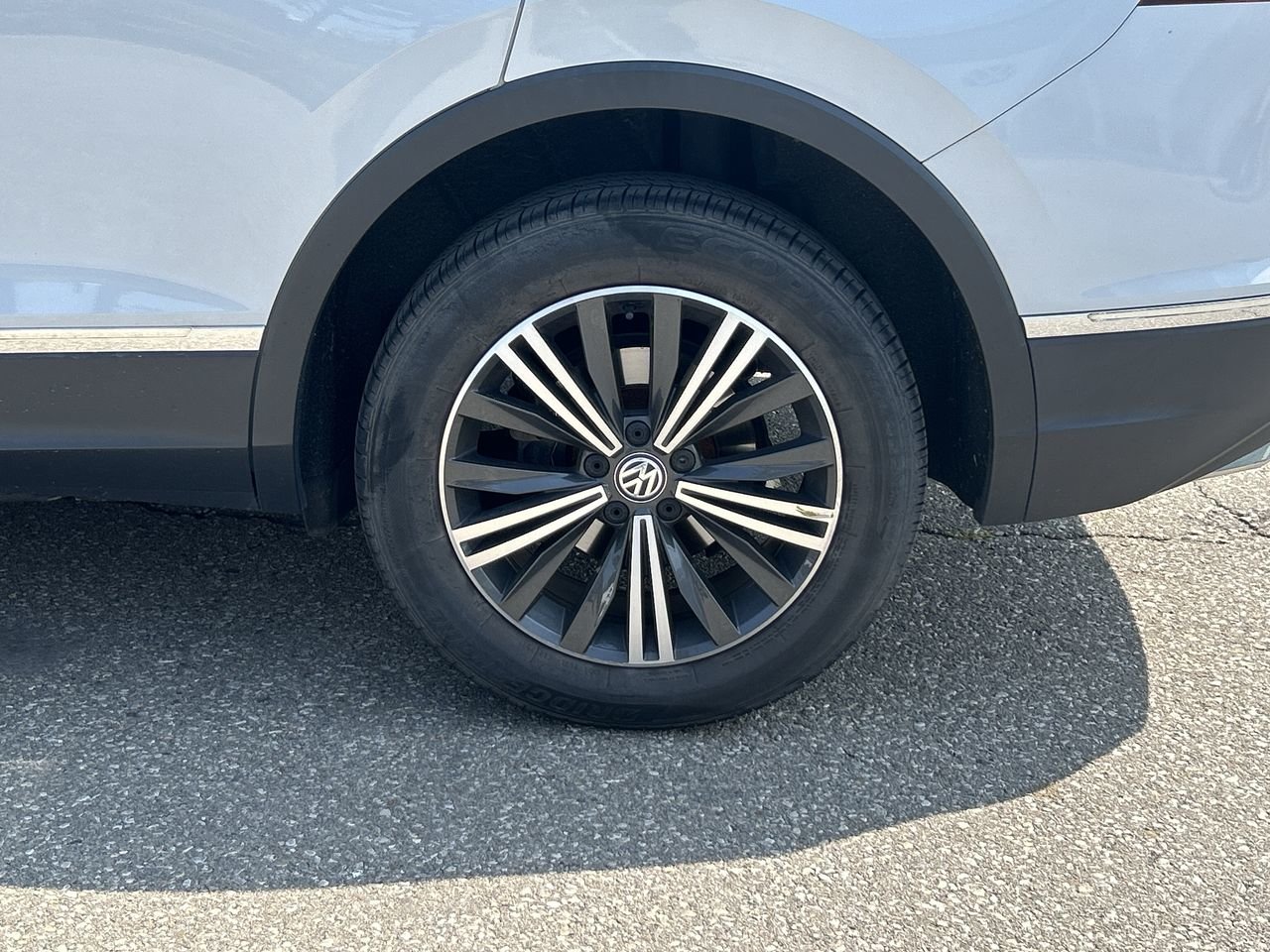Certified Used 2018 Pure White Volkswagen Highline image 18