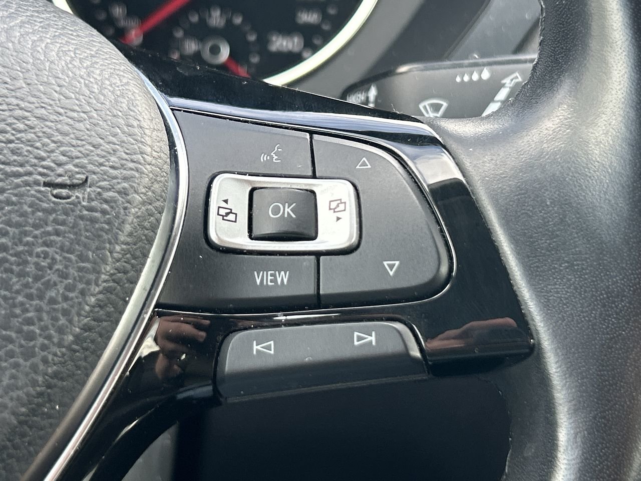 Certified Used 2019 Pyrit Silver Met Volkswagen Comfortline image 29