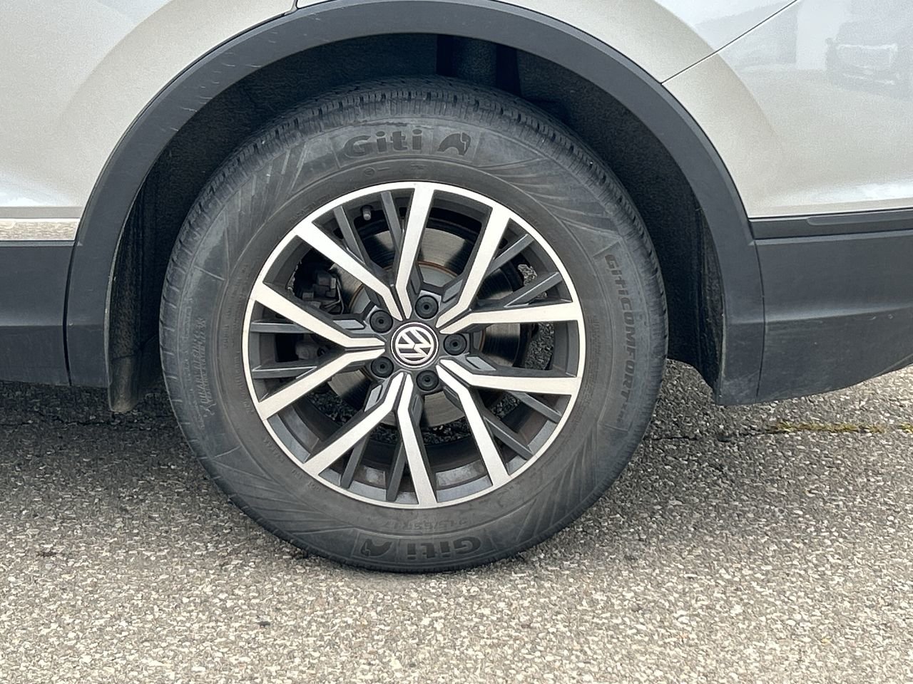Certified Used 2019 Pyrit Silver Met Volkswagen Comfortline image 18