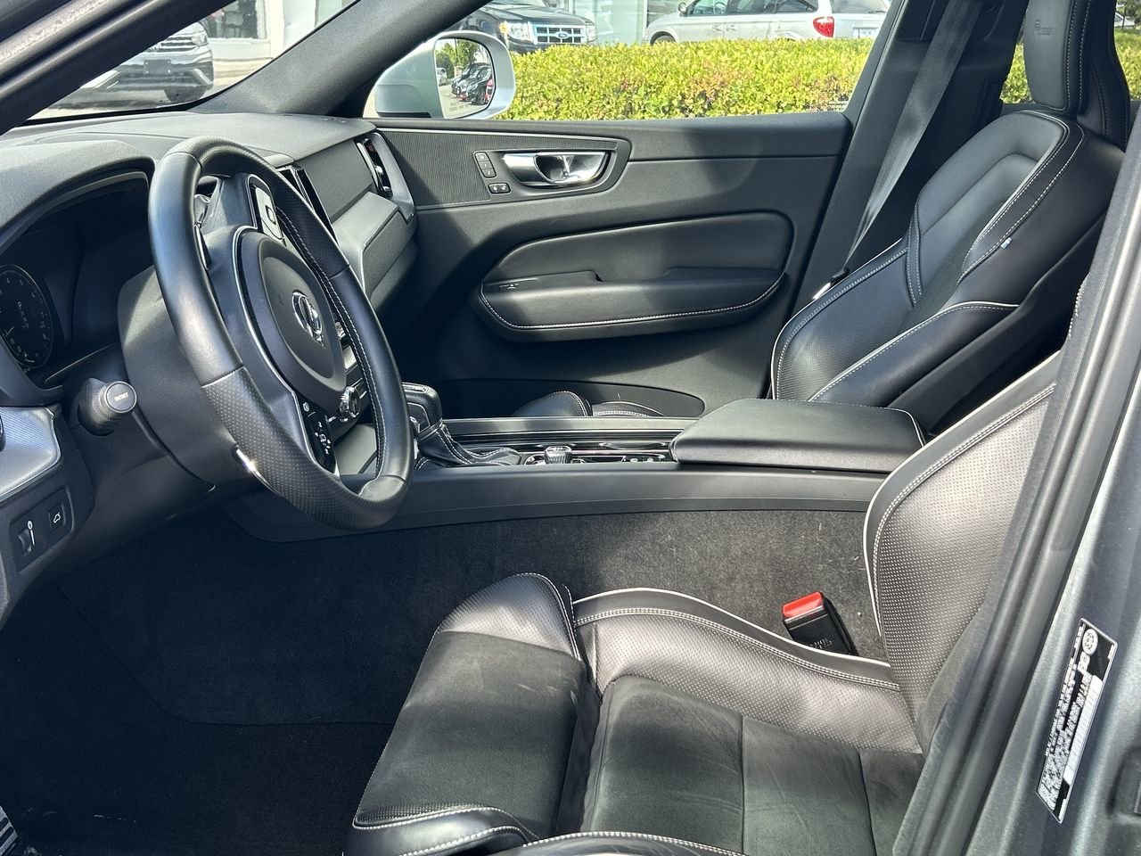 Used 2019 Osmium Grey Volvo R-Design image 19