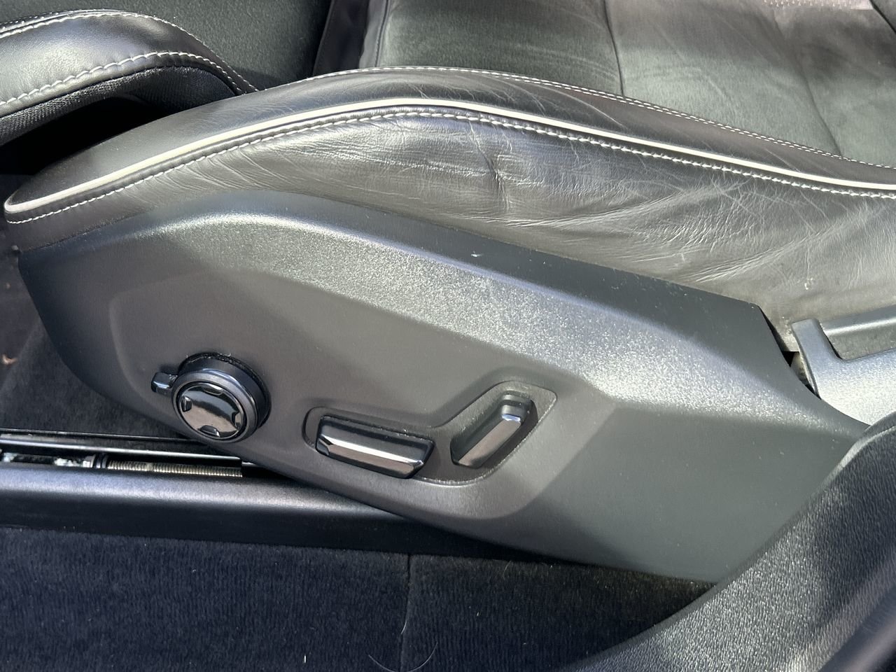 Used 2019 Osmium Grey Volvo R-Design image 20