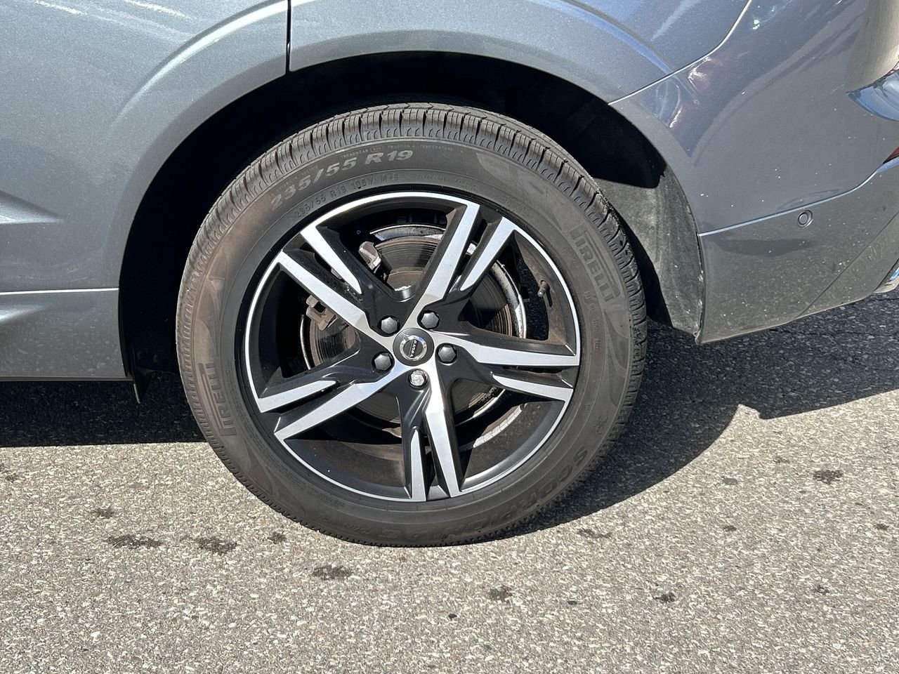 Used 2019 Osmium Grey Volvo R-Design image 18