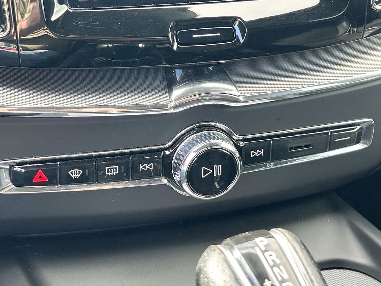 Used 2019 Osmium Grey Volvo R-Design image 28