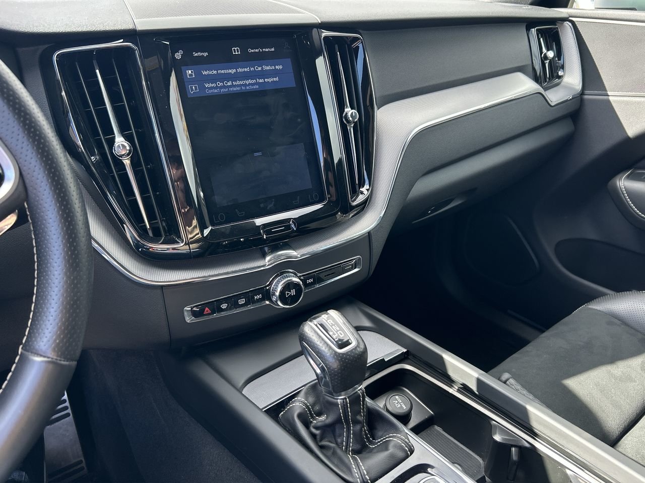 Used 2019 Osmium Grey Volvo R-Design image 29