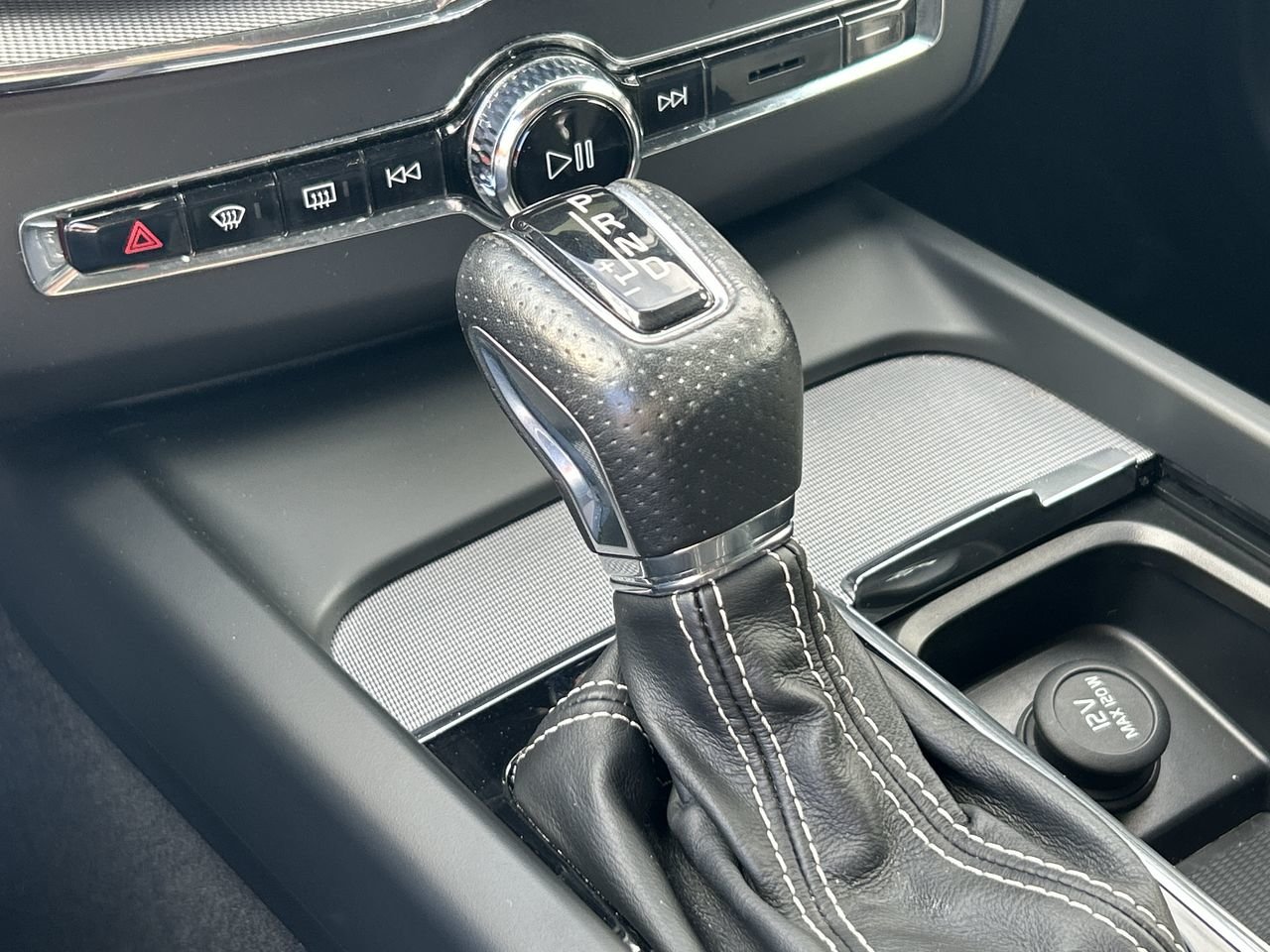 Used 2019 Osmium Grey Volvo R-Design image 26
