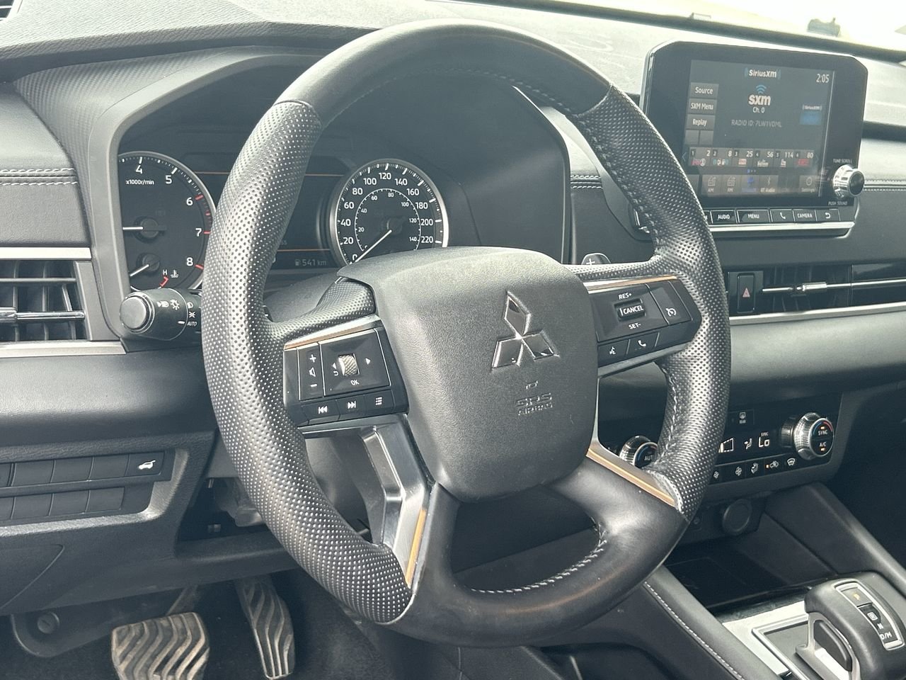 Used 2022 GRAY Mitsubishi SE image 21