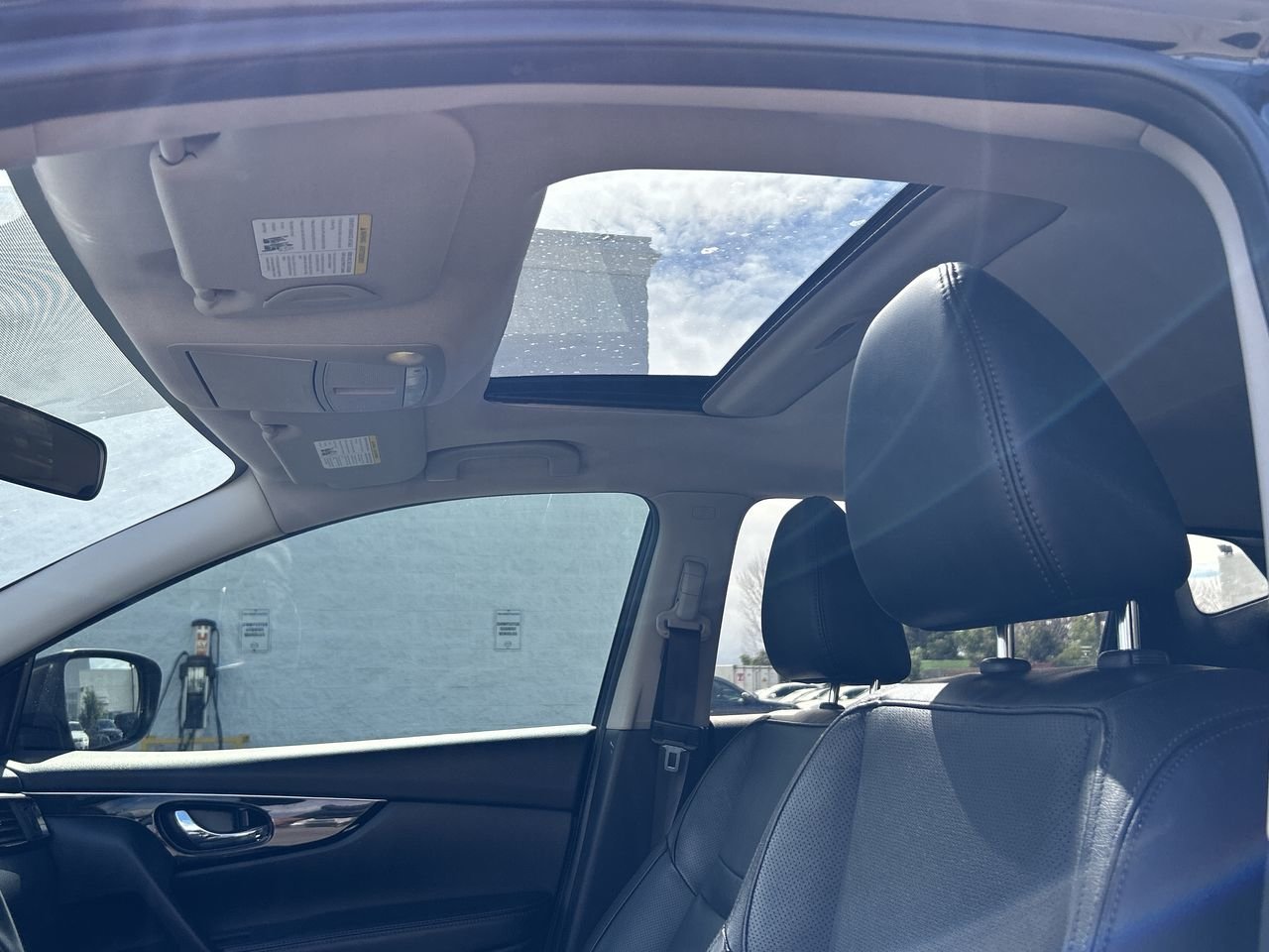 Used 2017  Nissan SL image 30