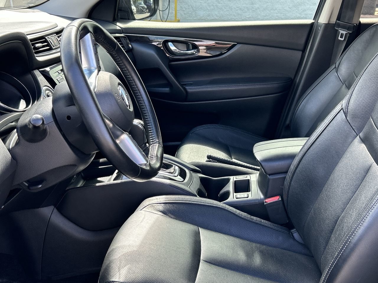 Used 2017  Nissan SL image 19