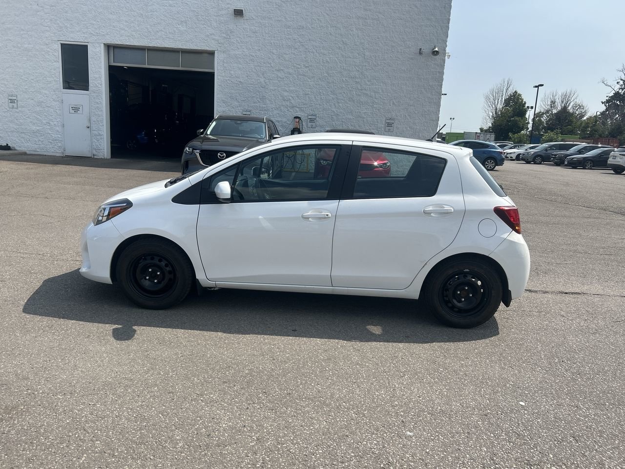 Used 2016 WHITE Toyota LE image 5