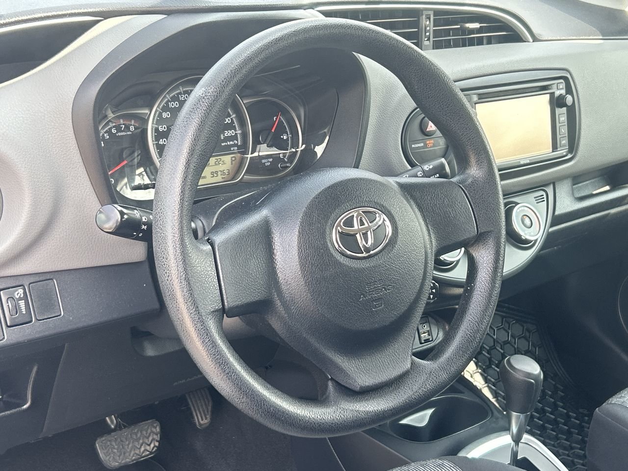 Used 2016 WHITE Toyota LE image 22