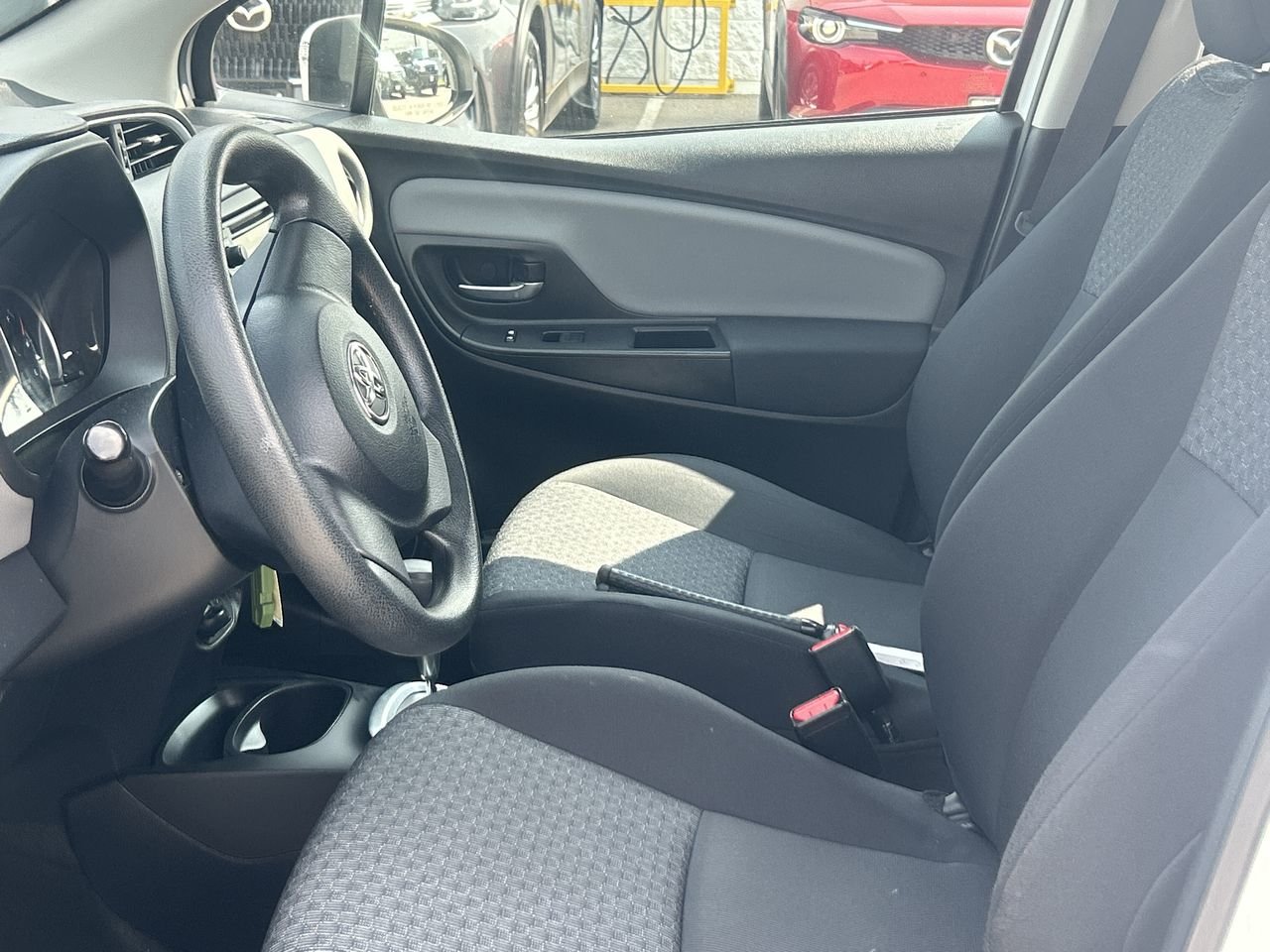 Used 2016 WHITE Toyota LE image 19