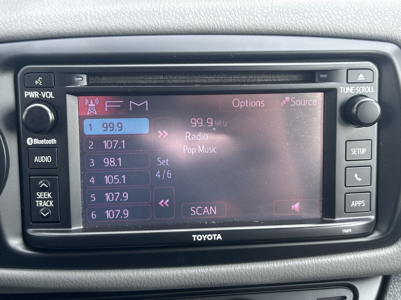 Used 2016 WHITE Toyota LE image 24