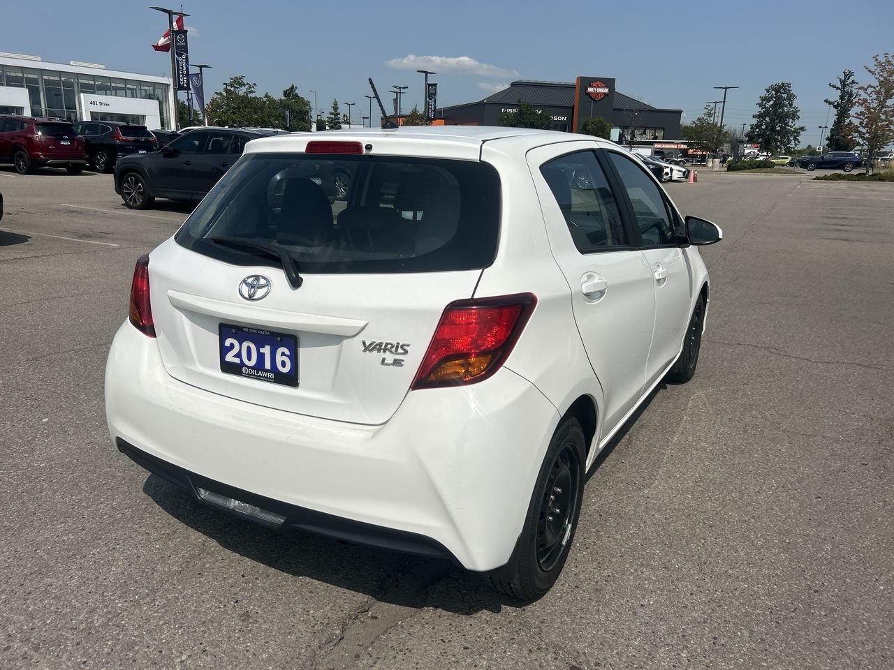 Used 2016 WHITE Toyota LE image 10