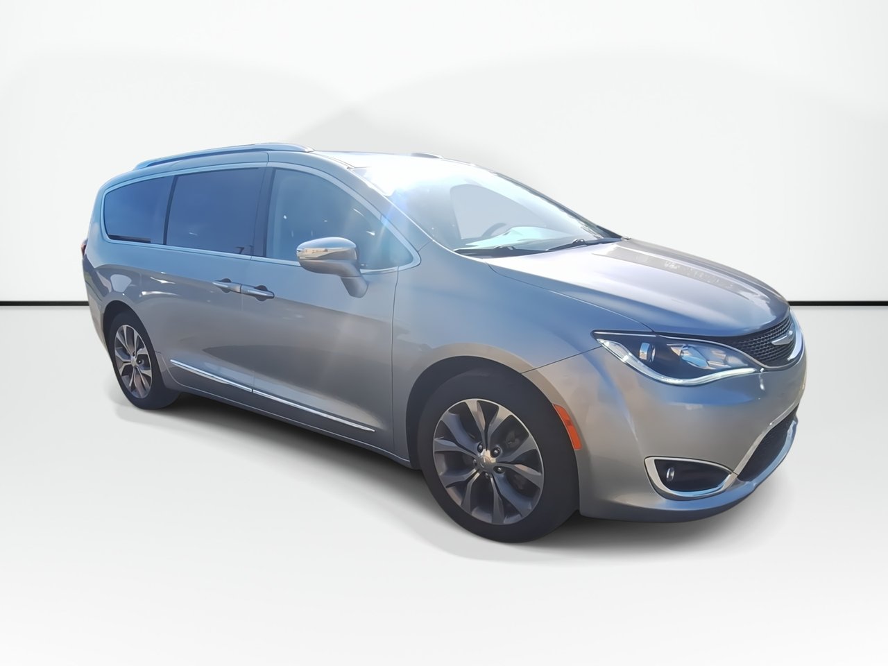 Gray (Maximum Steel Metallic) 2019 Chrysler Pacifica Limited FWD Minivan Front-Wheel Drive Automatic
