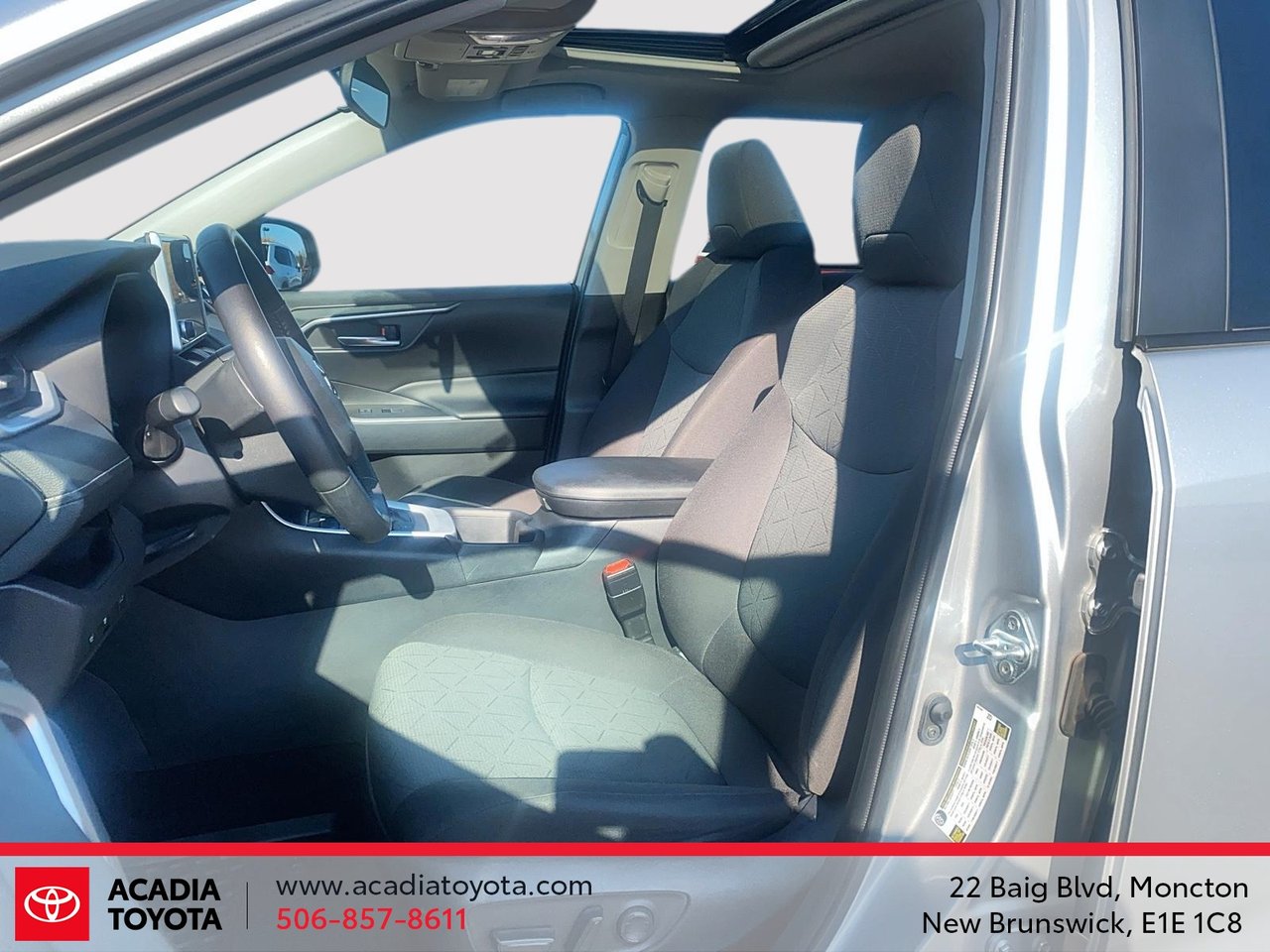Toyota RAV4 Hybrid XLE 2023-8