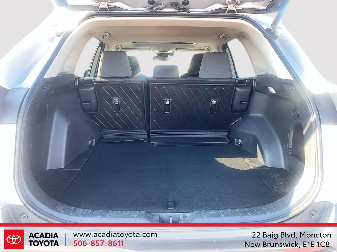 Toyota RAV4 Hybrid XLE 2023-5