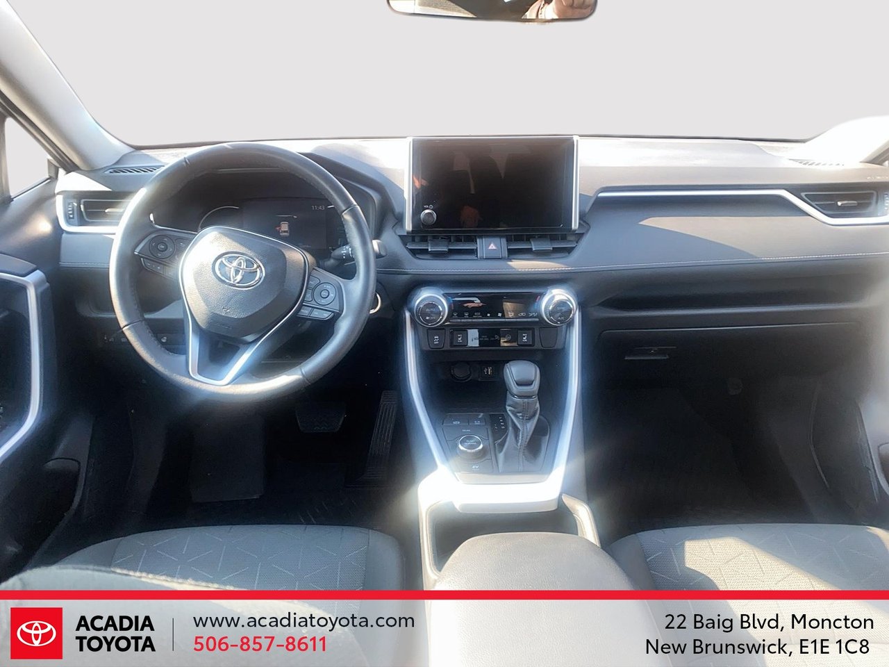 Toyota RAV4 Hybrid XLE 2023-9