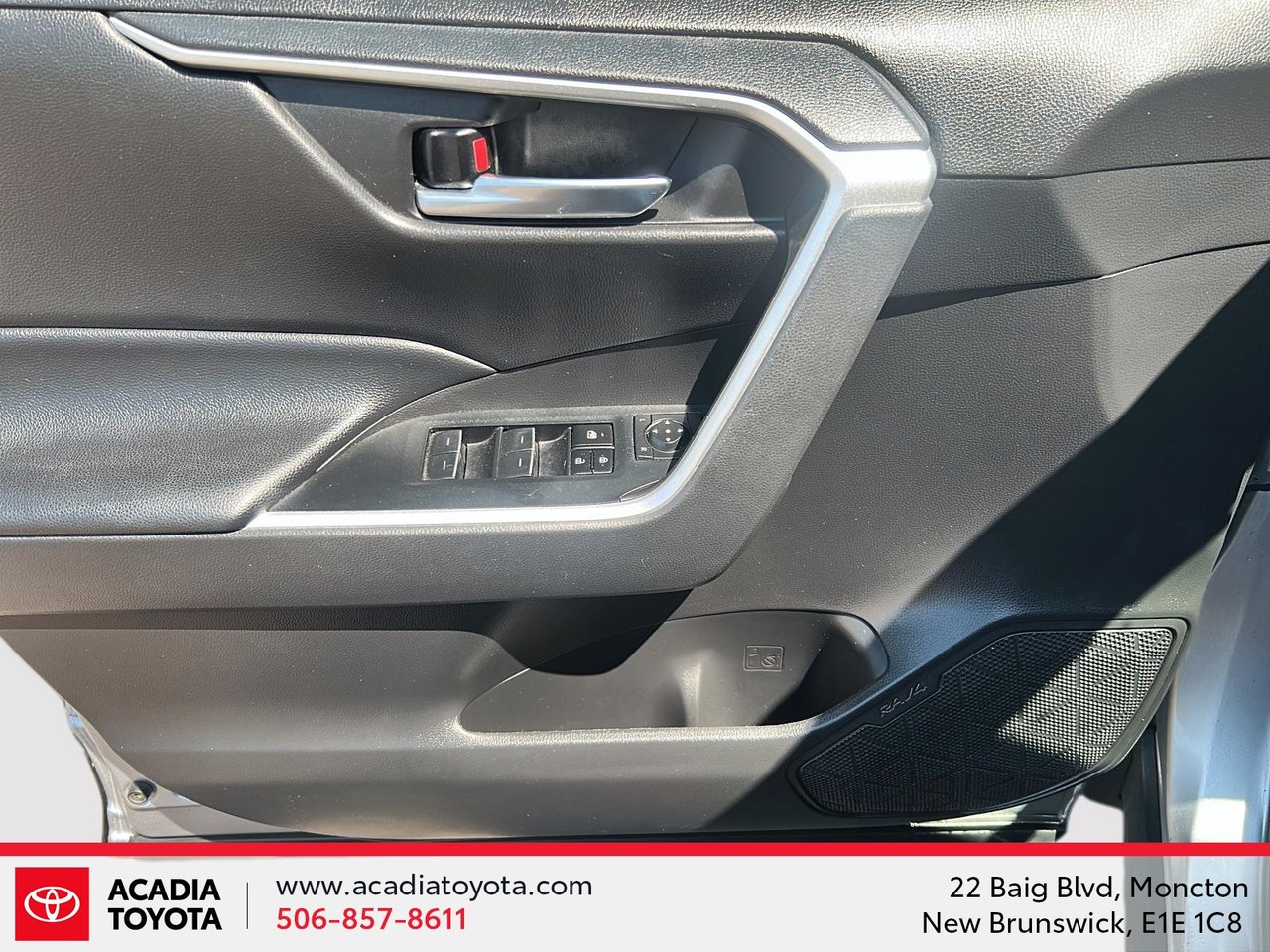 2022 Toyota RAV4 XLE-10