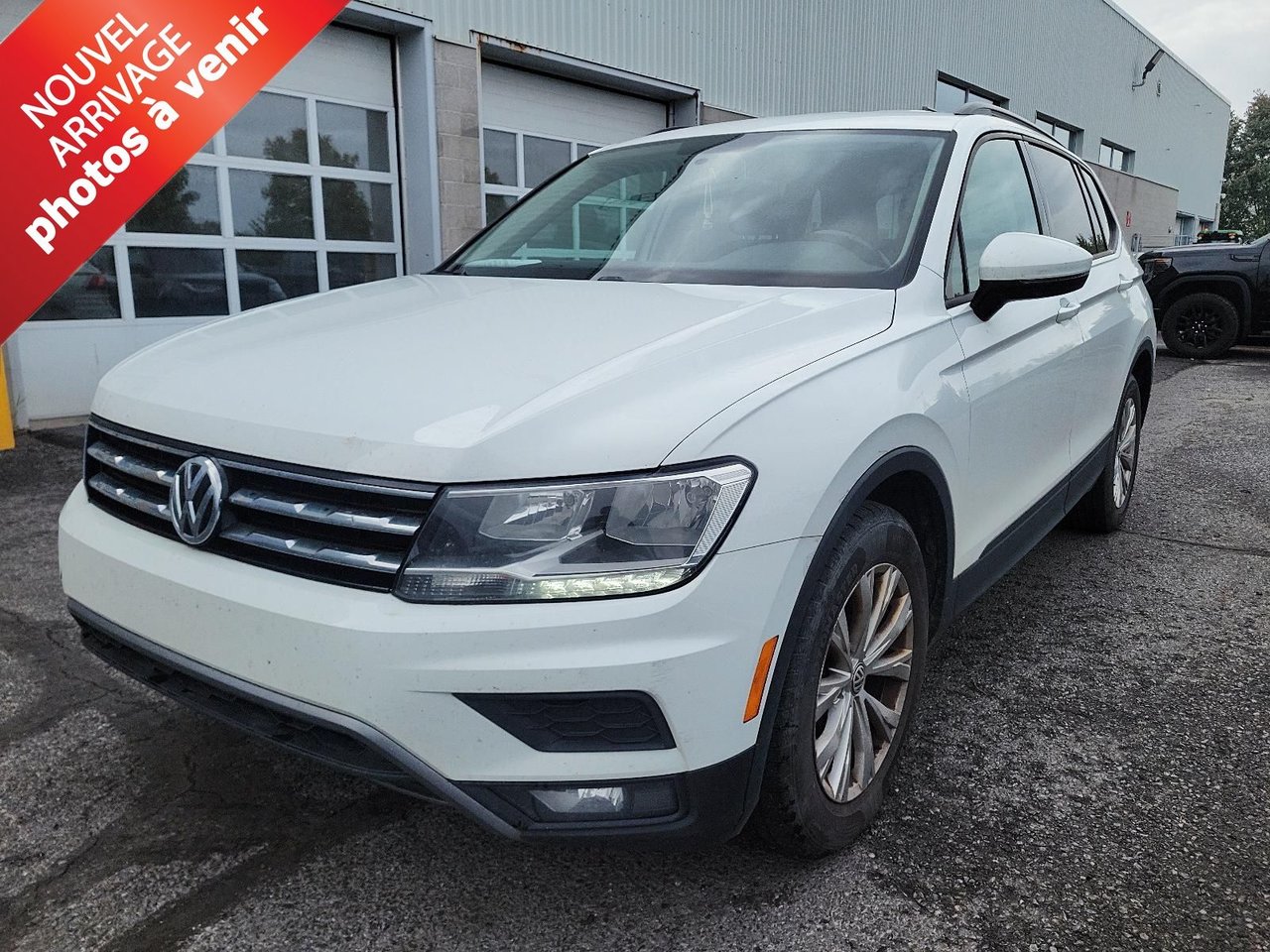 Pure White 2018 Volkswagen Tiguan SUV / Crossover  Automatic