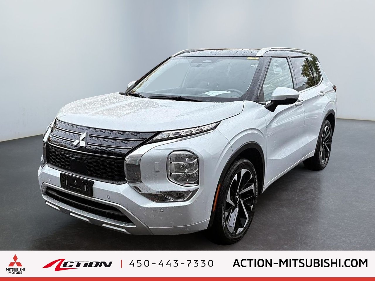 White Diamond/Black Roof 2024 Mitsubishi Outlander SUV / Crossover  Automatic